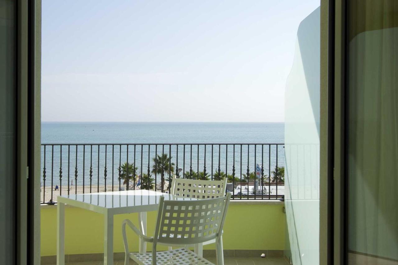 Hotel La Maestra Grottammare Exterior foto